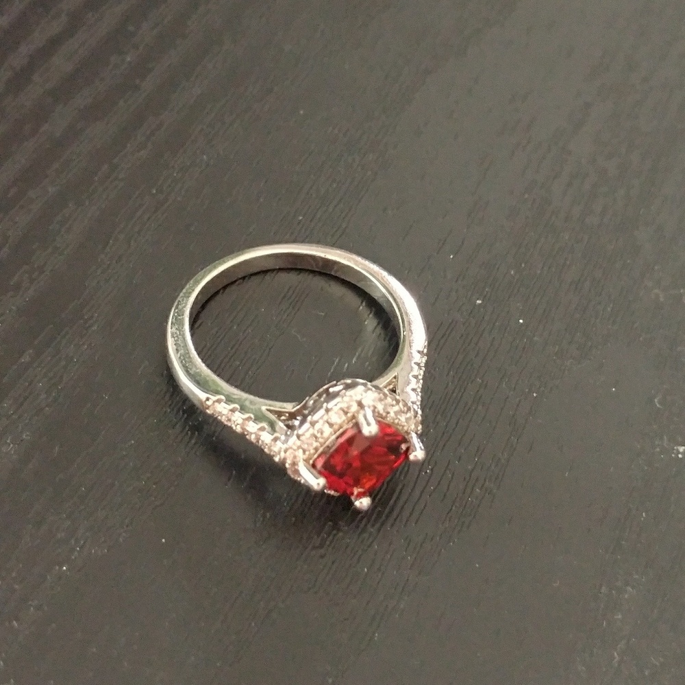 Ruby red ring - Picture 2 of 2
